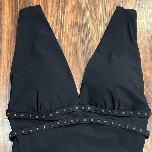 Amoressa Romancing The Stone Lupita Plunge Stud Waist - Picture 7 of 15